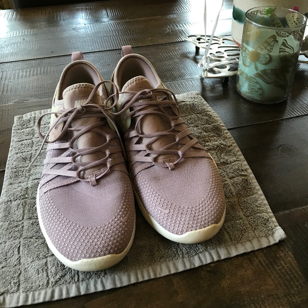 Nike free runs woman’s 8.5